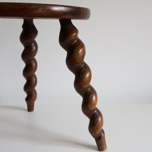 Twist leg stool