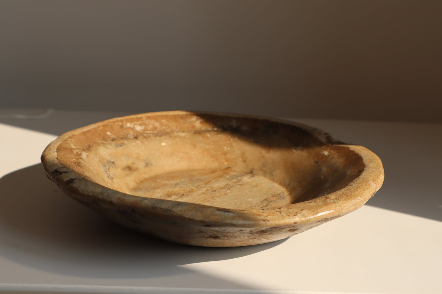 Aged marble bowl - Muse