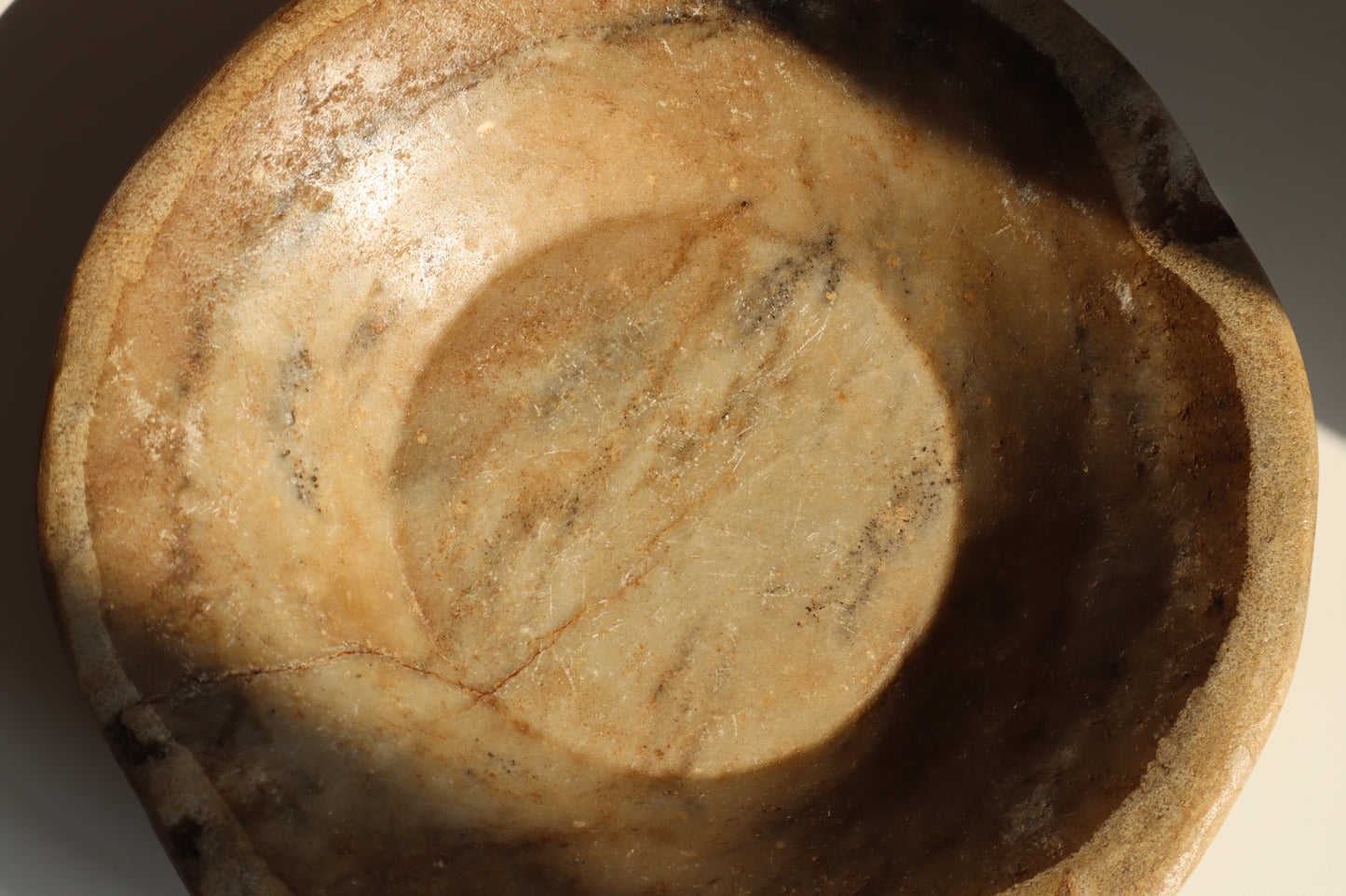 Aged marble bowl - Muse