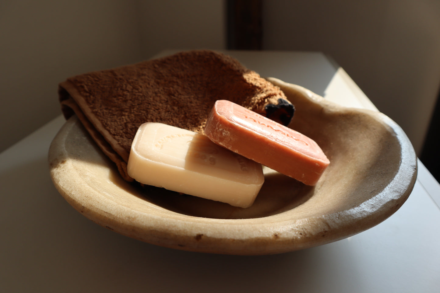 Aged marble bowl - Amir