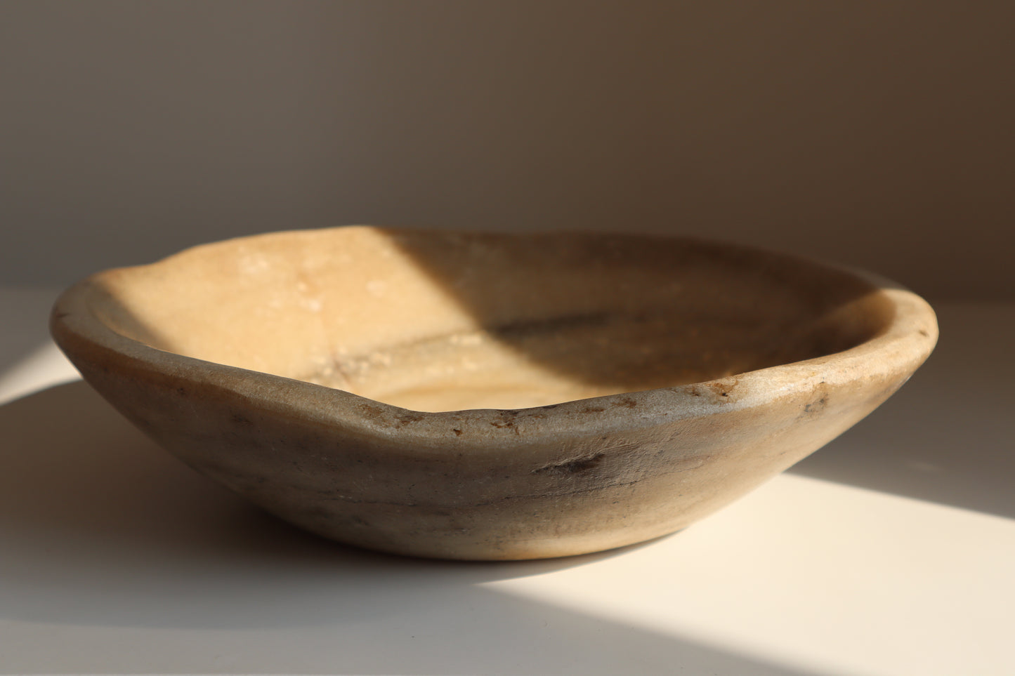 Aged marble bowl - Amir