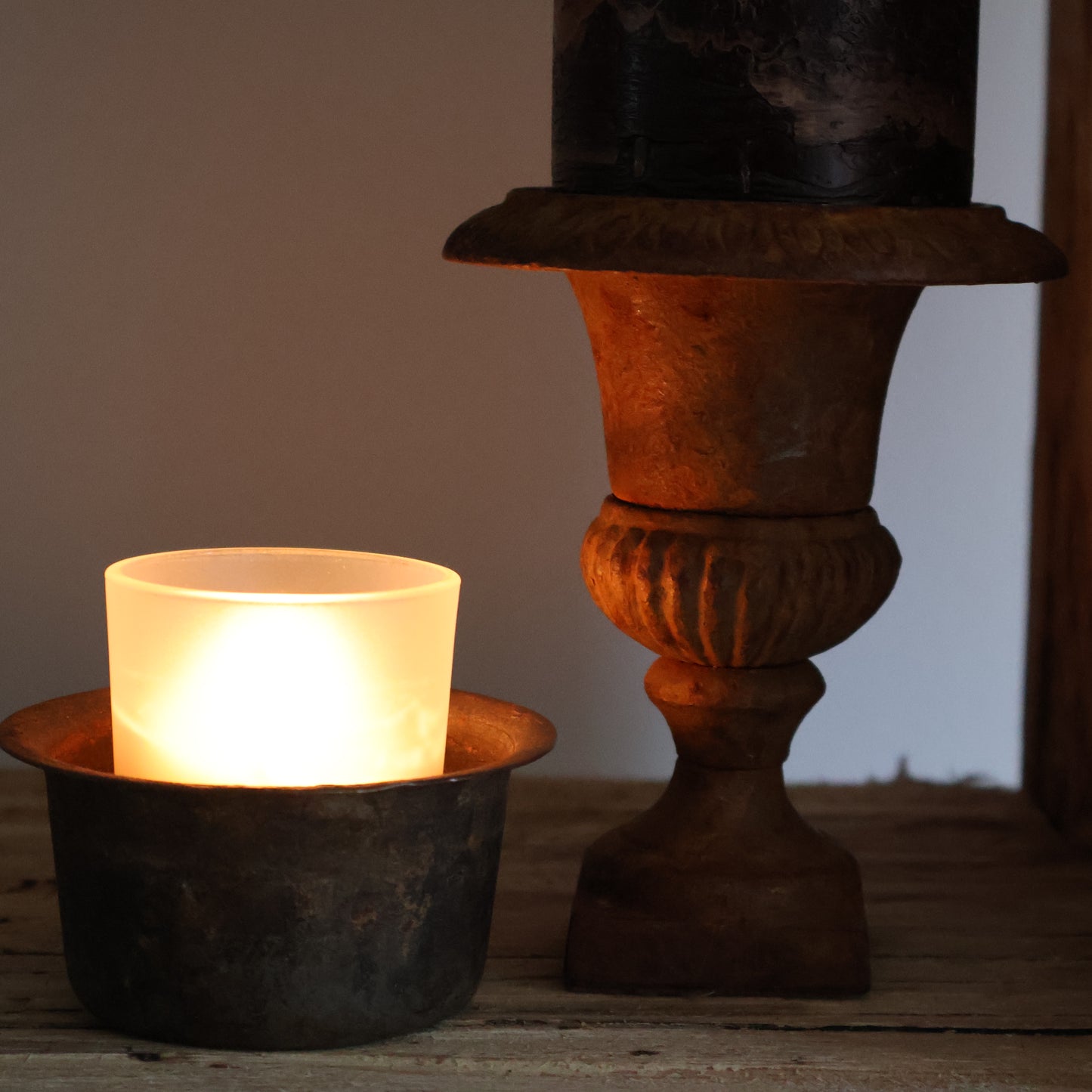 Mini cast iron urn 01