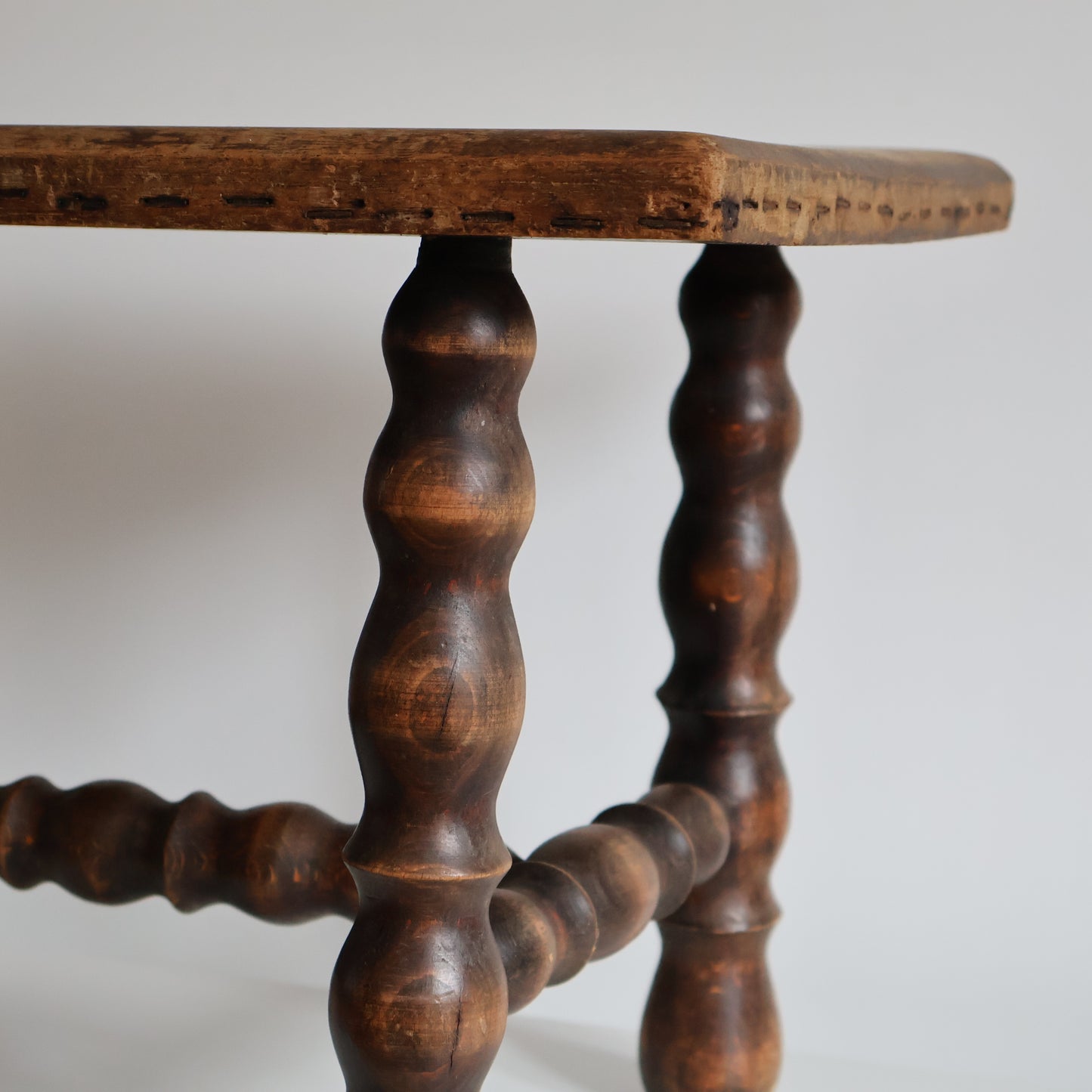 Bobbin stool 04