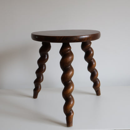Twist leg stool