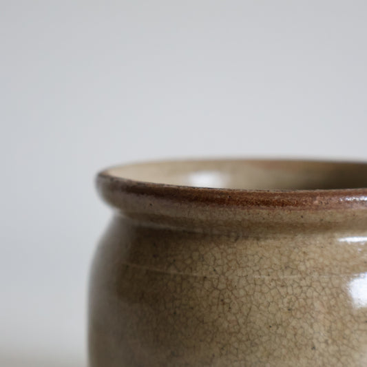 Mottled pot