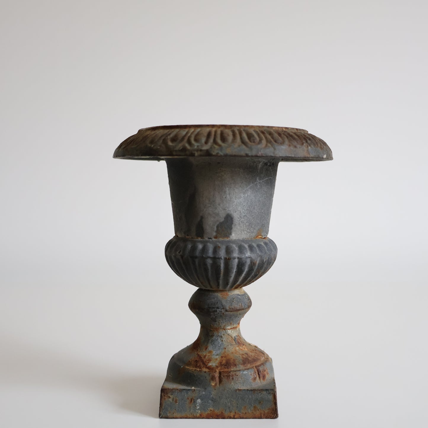 Mini cast iron urn 03