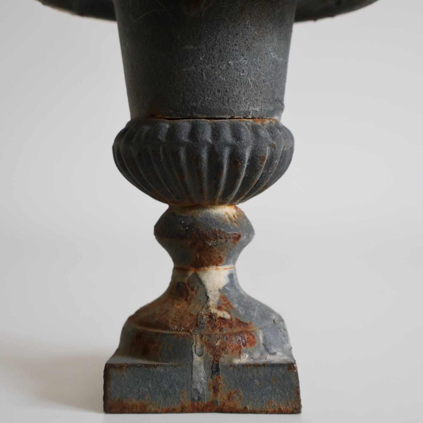Mini cast iron urn 03
