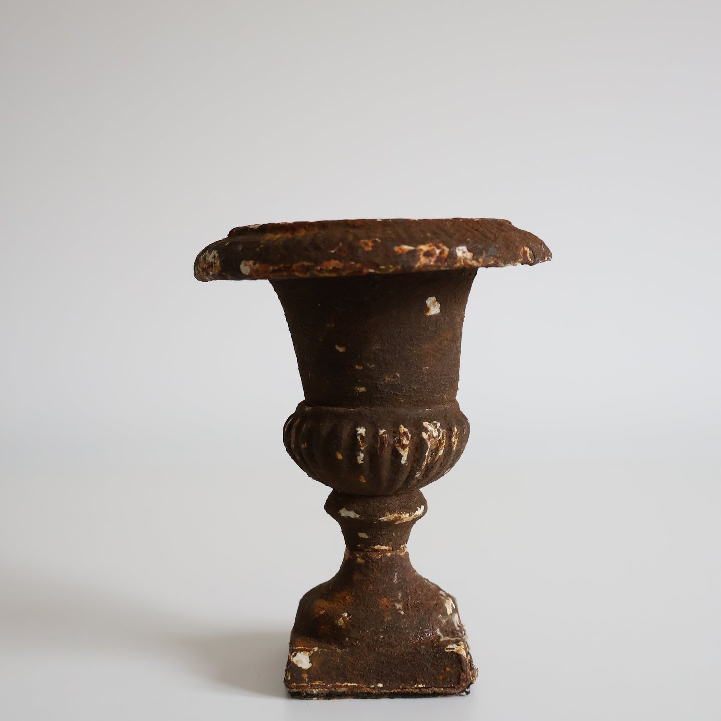 Mini cast iron urn 02
