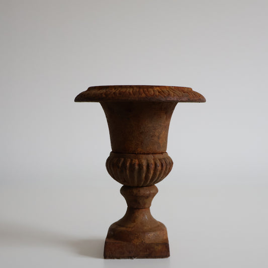 Mini cast iron urn 01