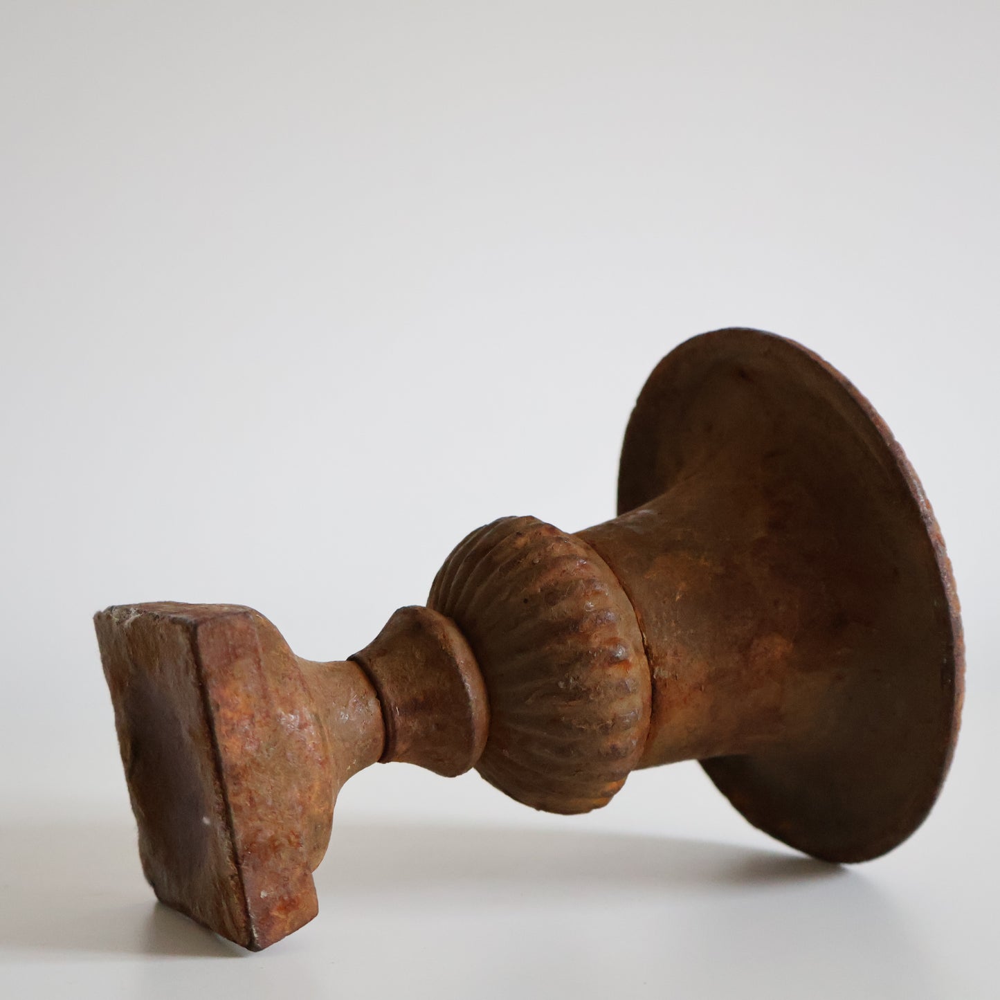 Mini cast iron urn 01