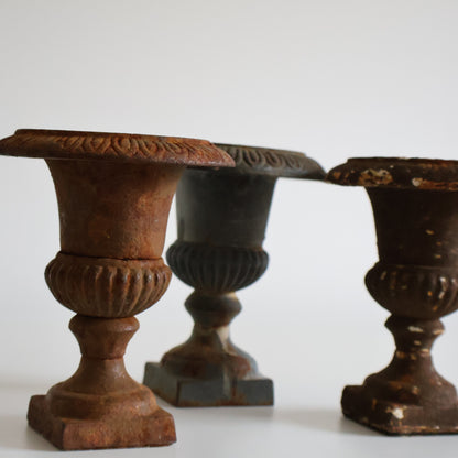 Mini cast iron urn 01