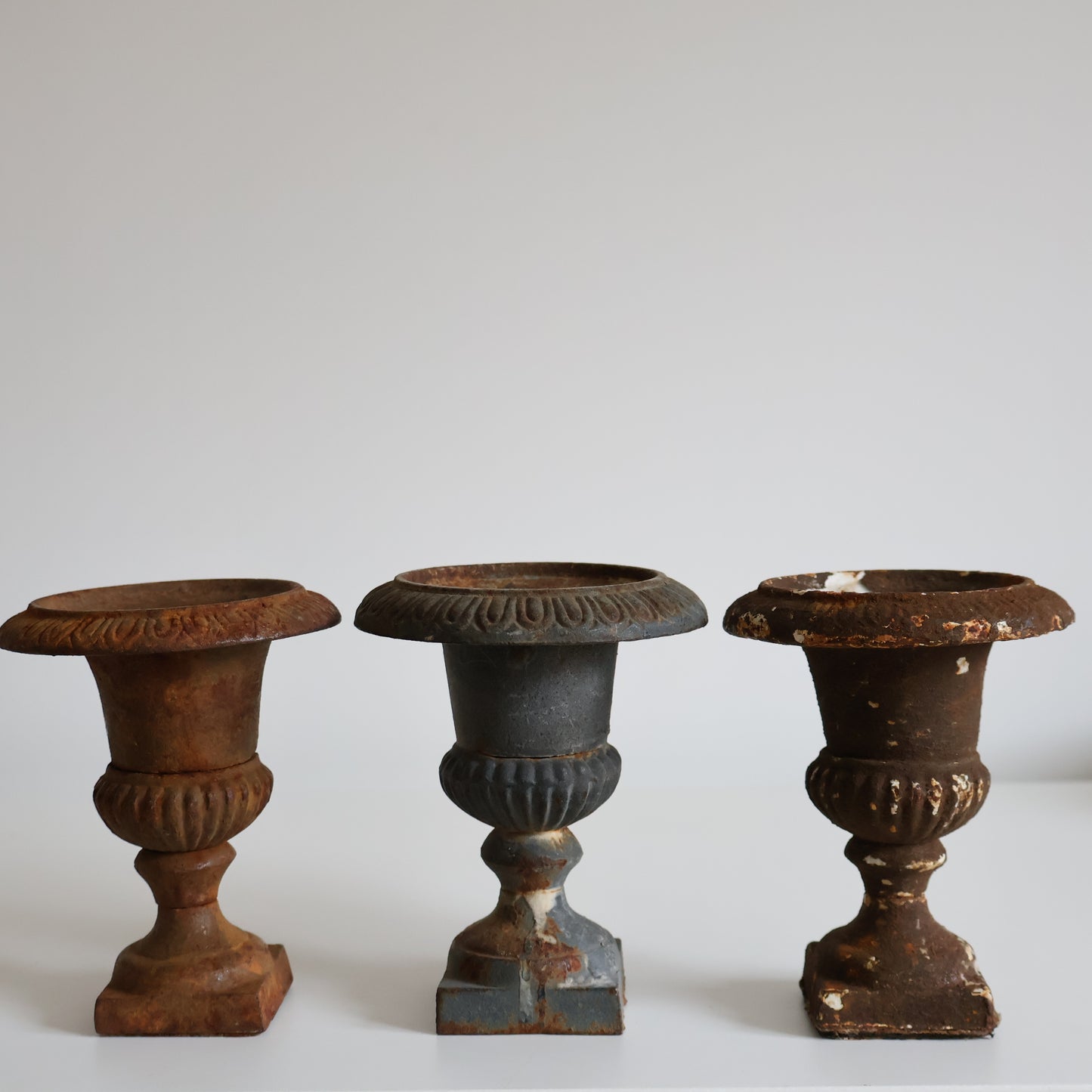 Mini cast iron urn 02