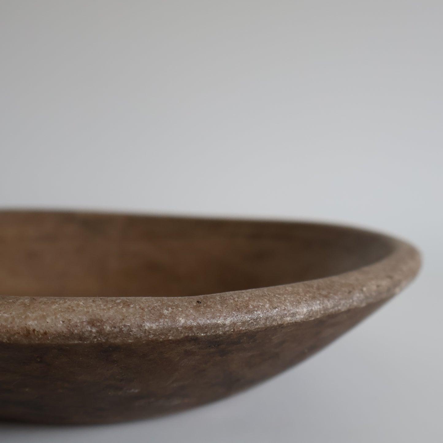 Aged marble bowl - Kora