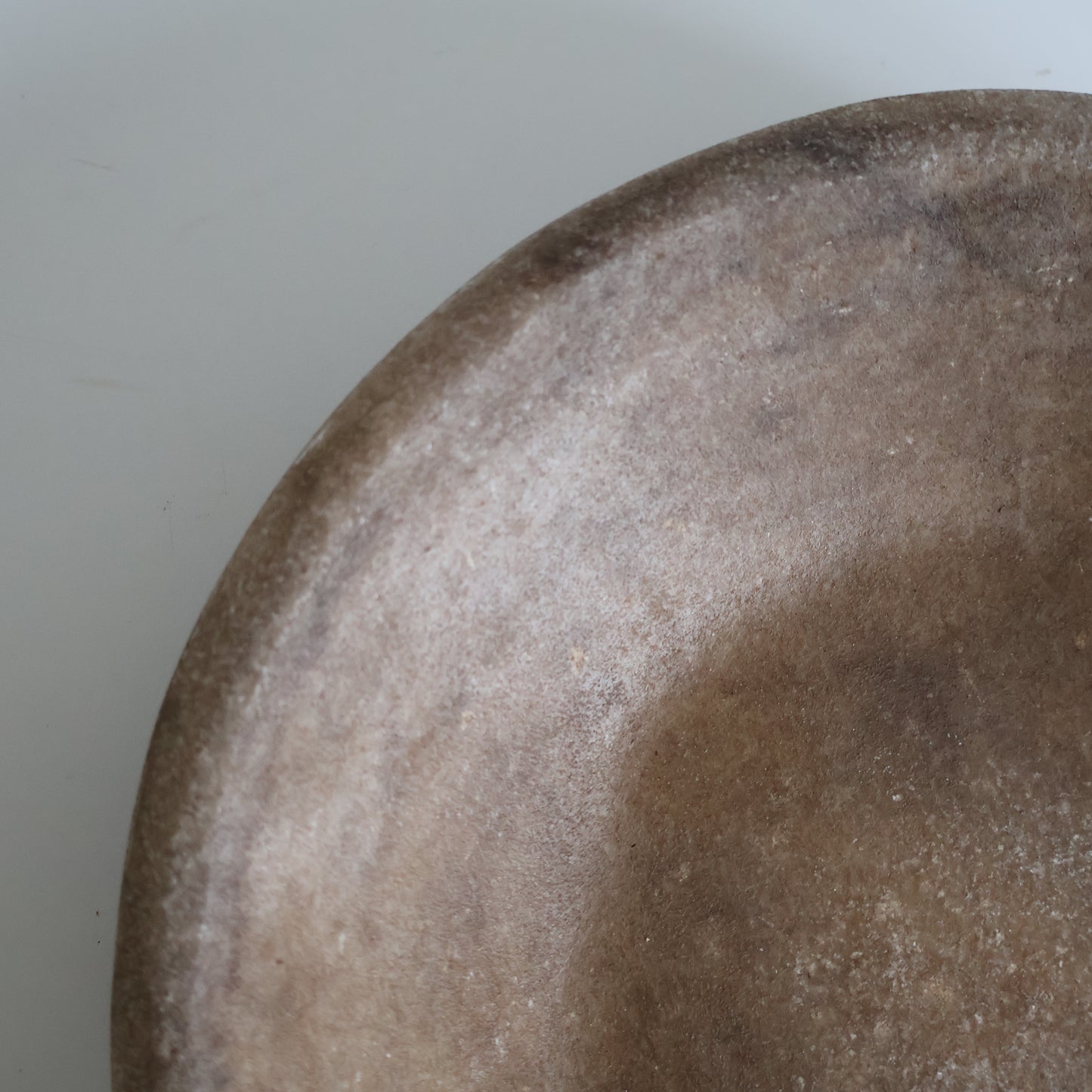Aged marble bowl - Kora