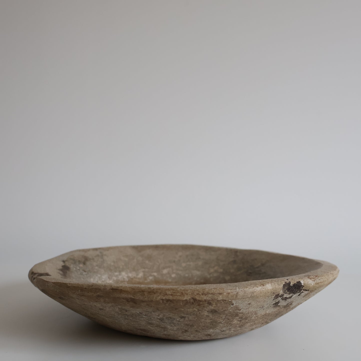Aged marble bowl - Suri