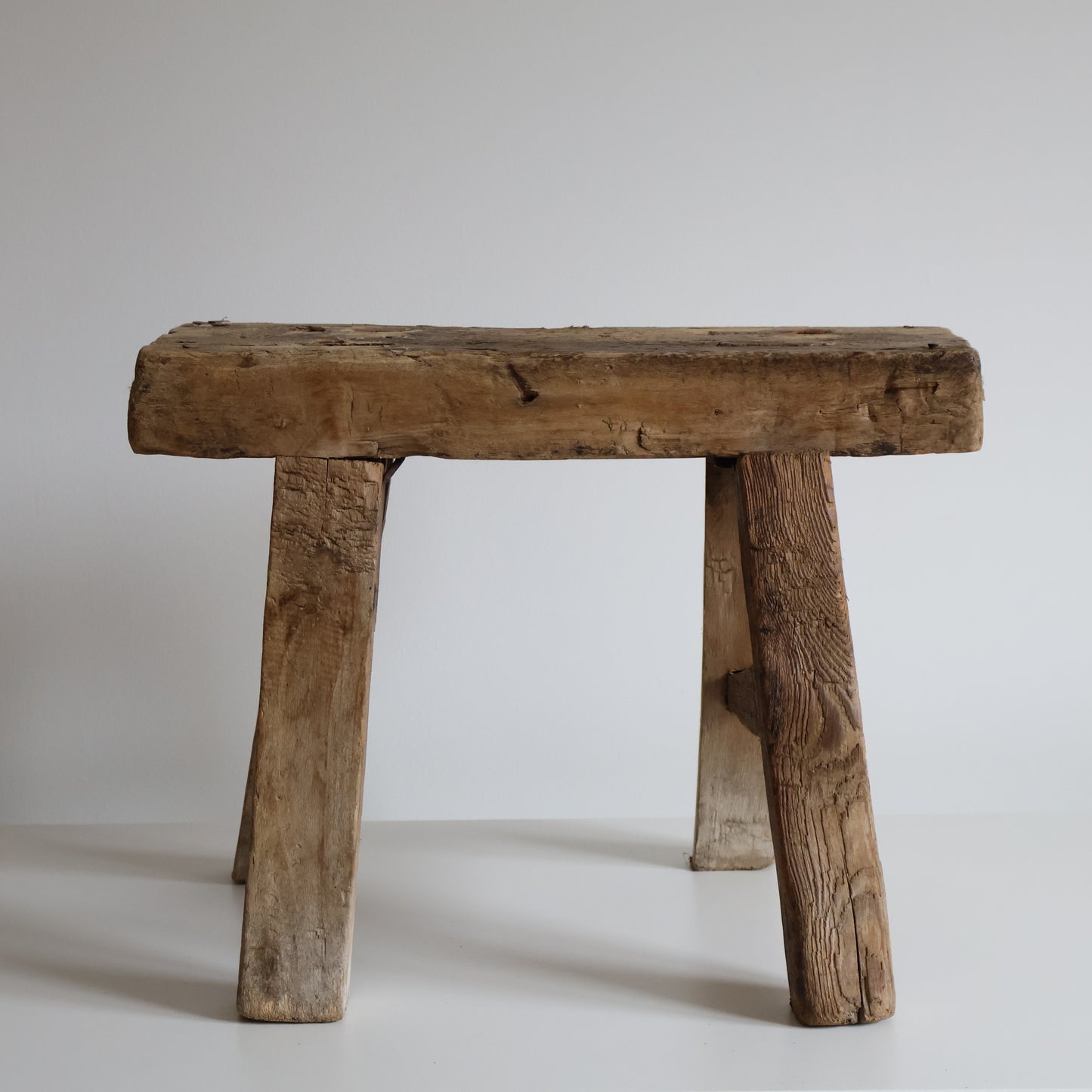 Small elm stool - Zelia