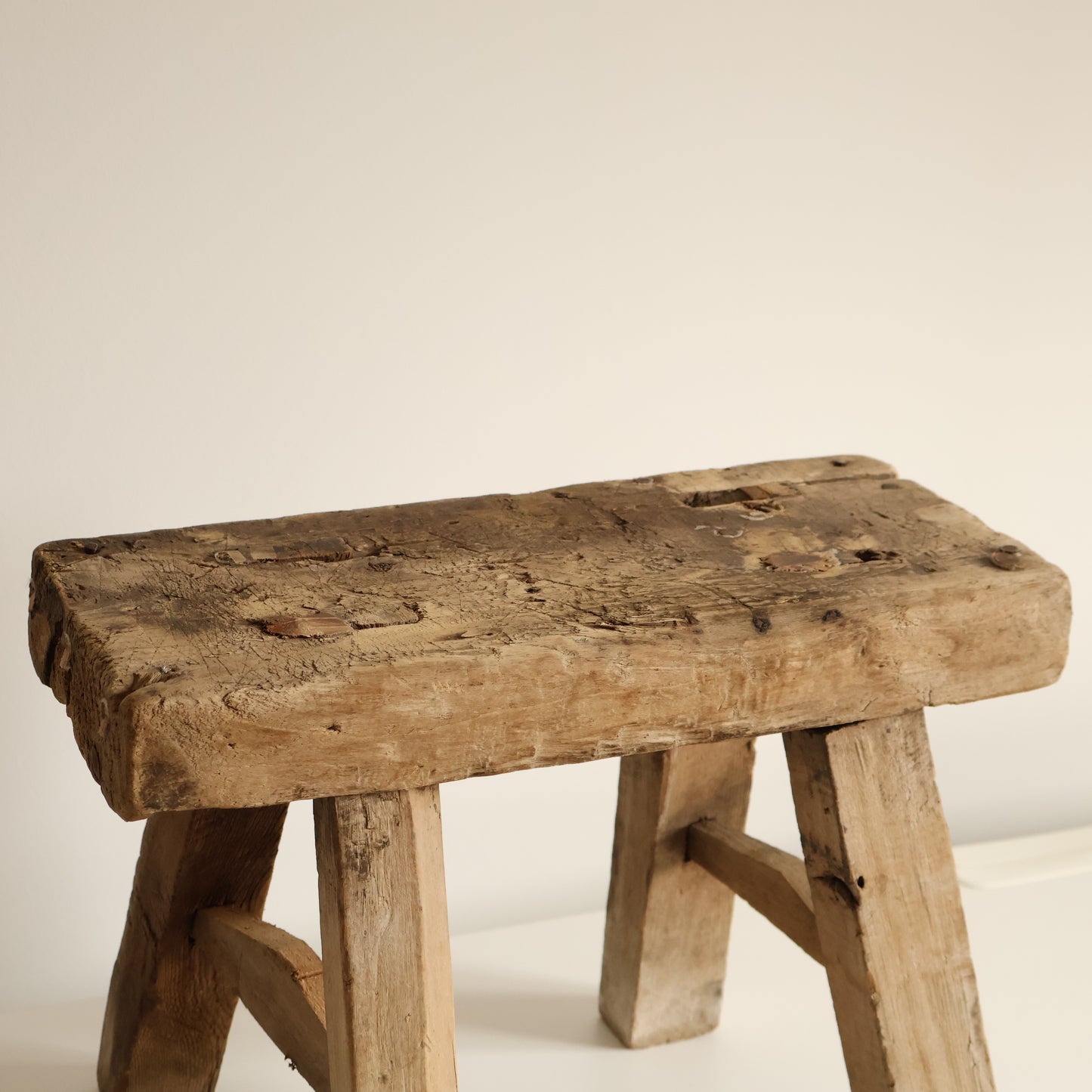 Small elm stool - Zelia