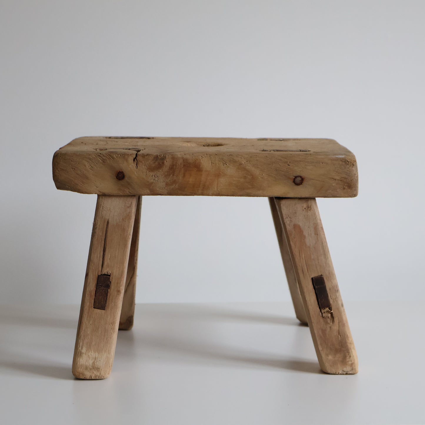 Small elm stool - Leni