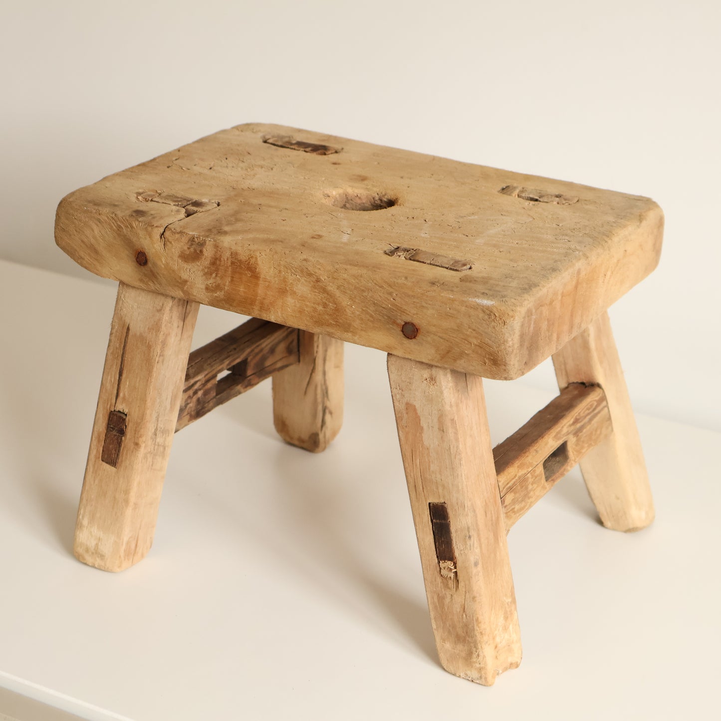 Small elm stool - Leni