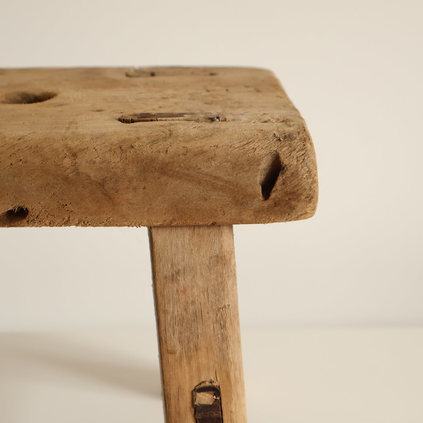 Small elm stool - Leni