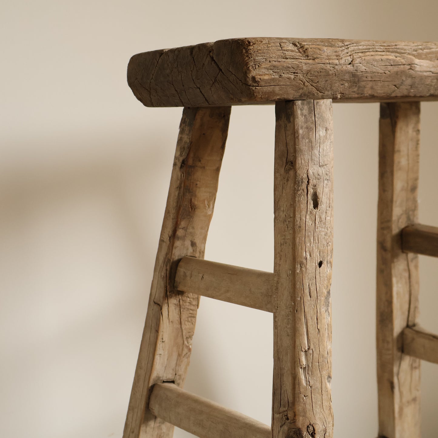 Tall elm stool - Lior