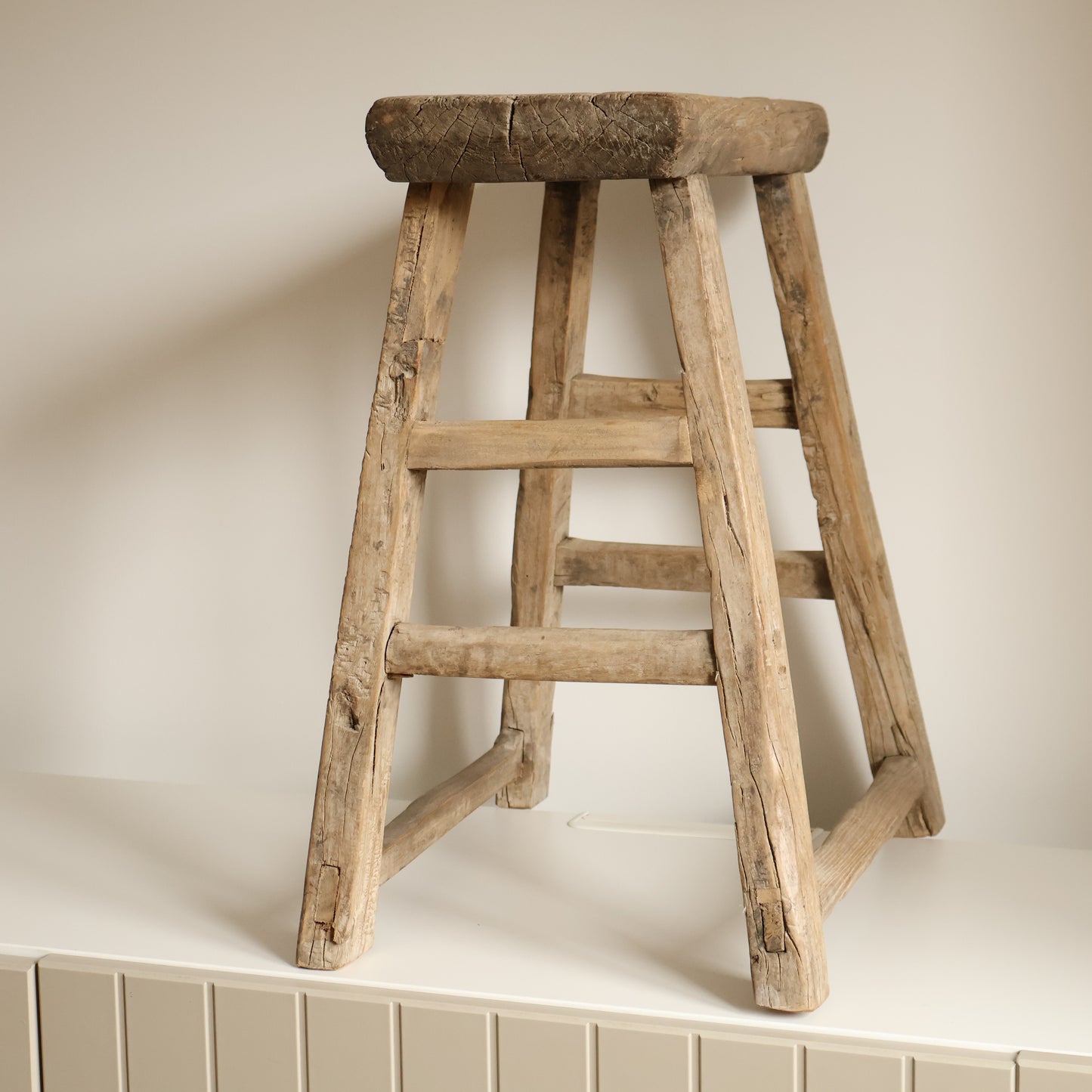 Tall elm stool - Lior