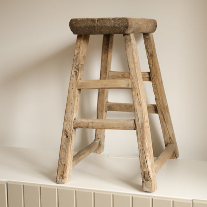 Tall elm stool - Lior