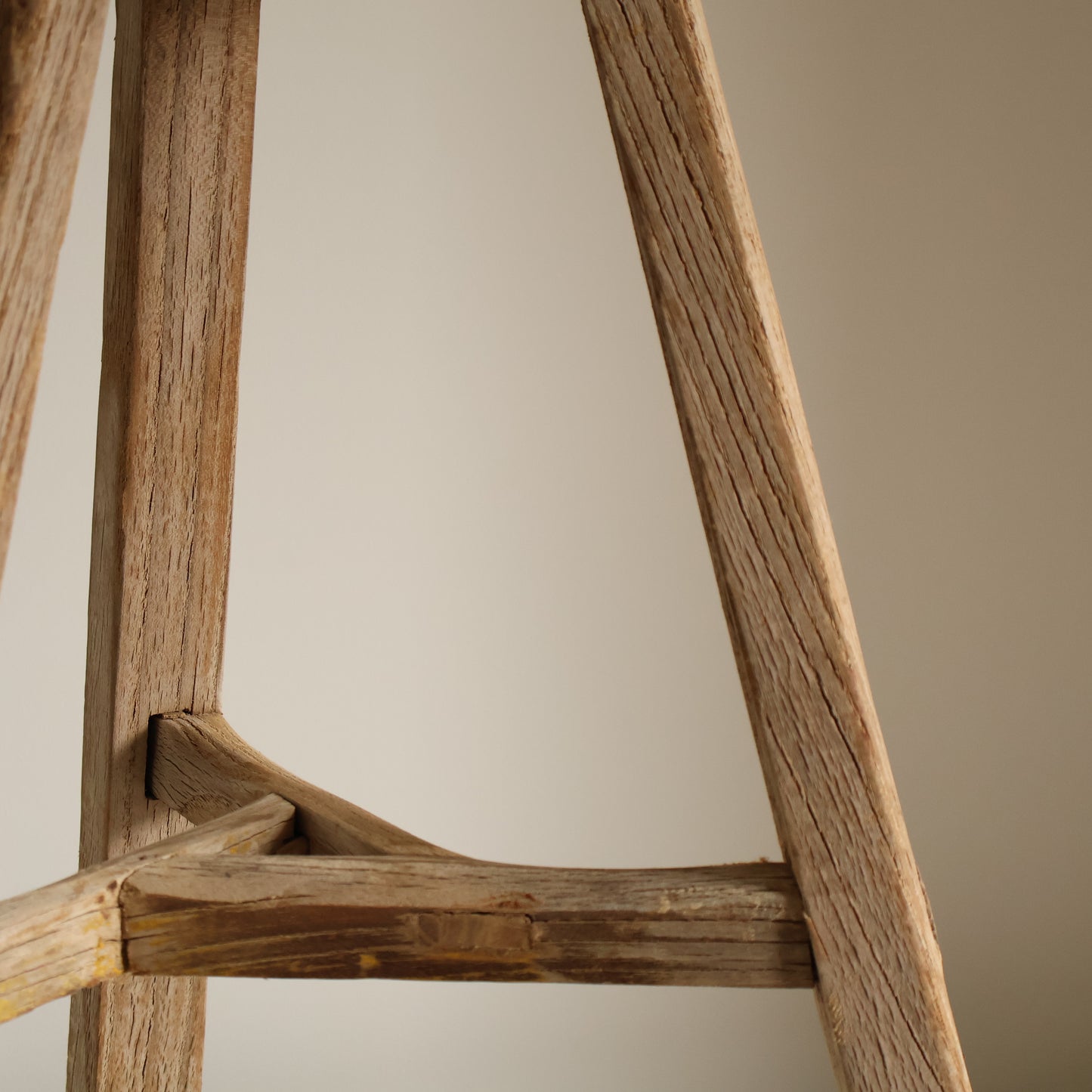 Tall round elm stool - Tyra