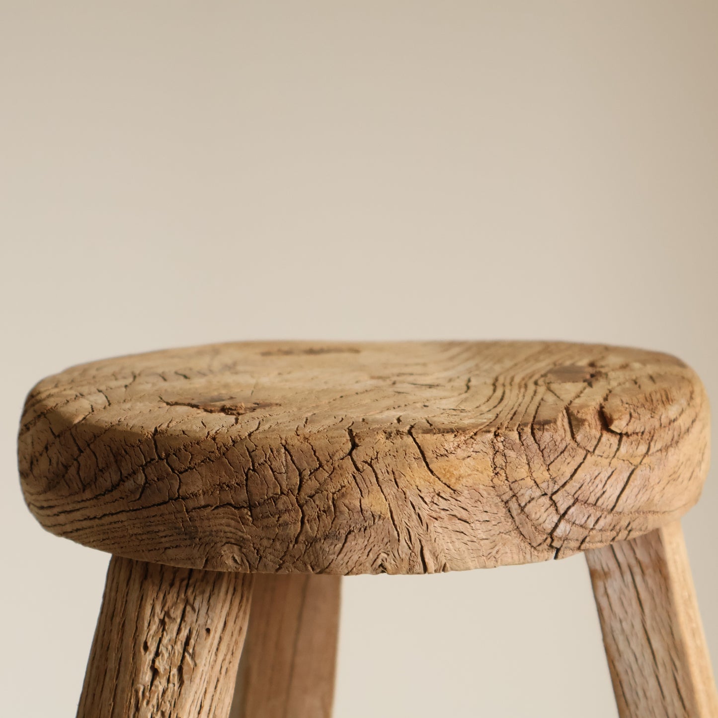 Tall round elm stool - Tyra