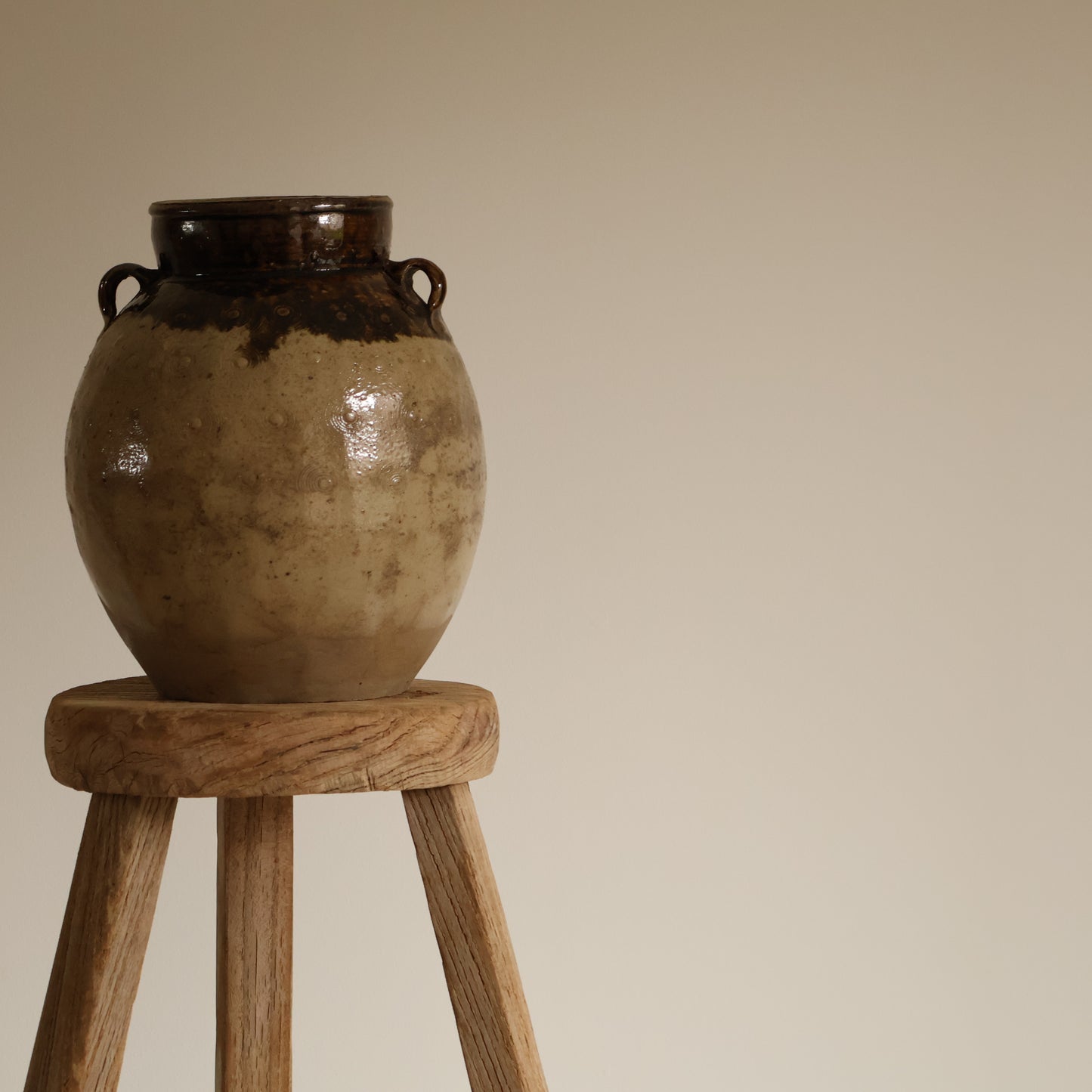 Tall round elm stool - Tyra