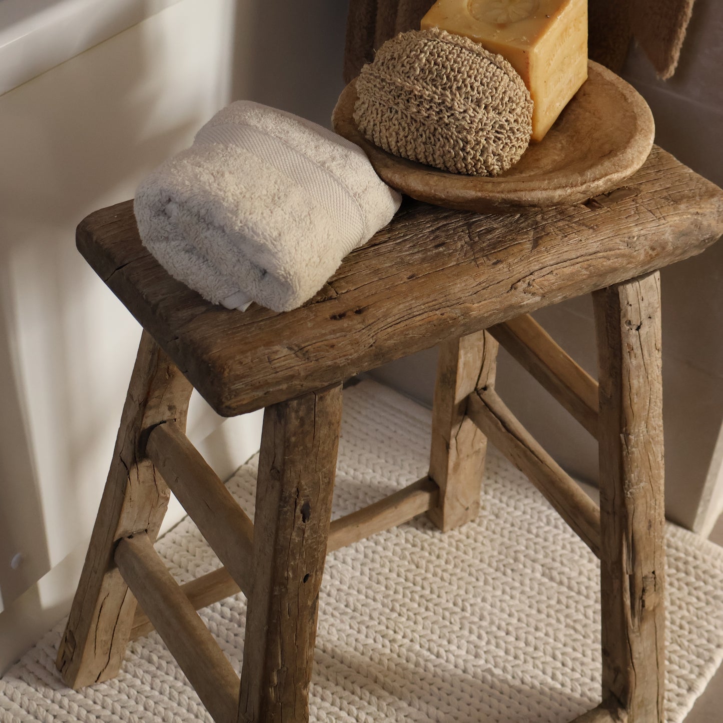 Tall elm stool - Lior