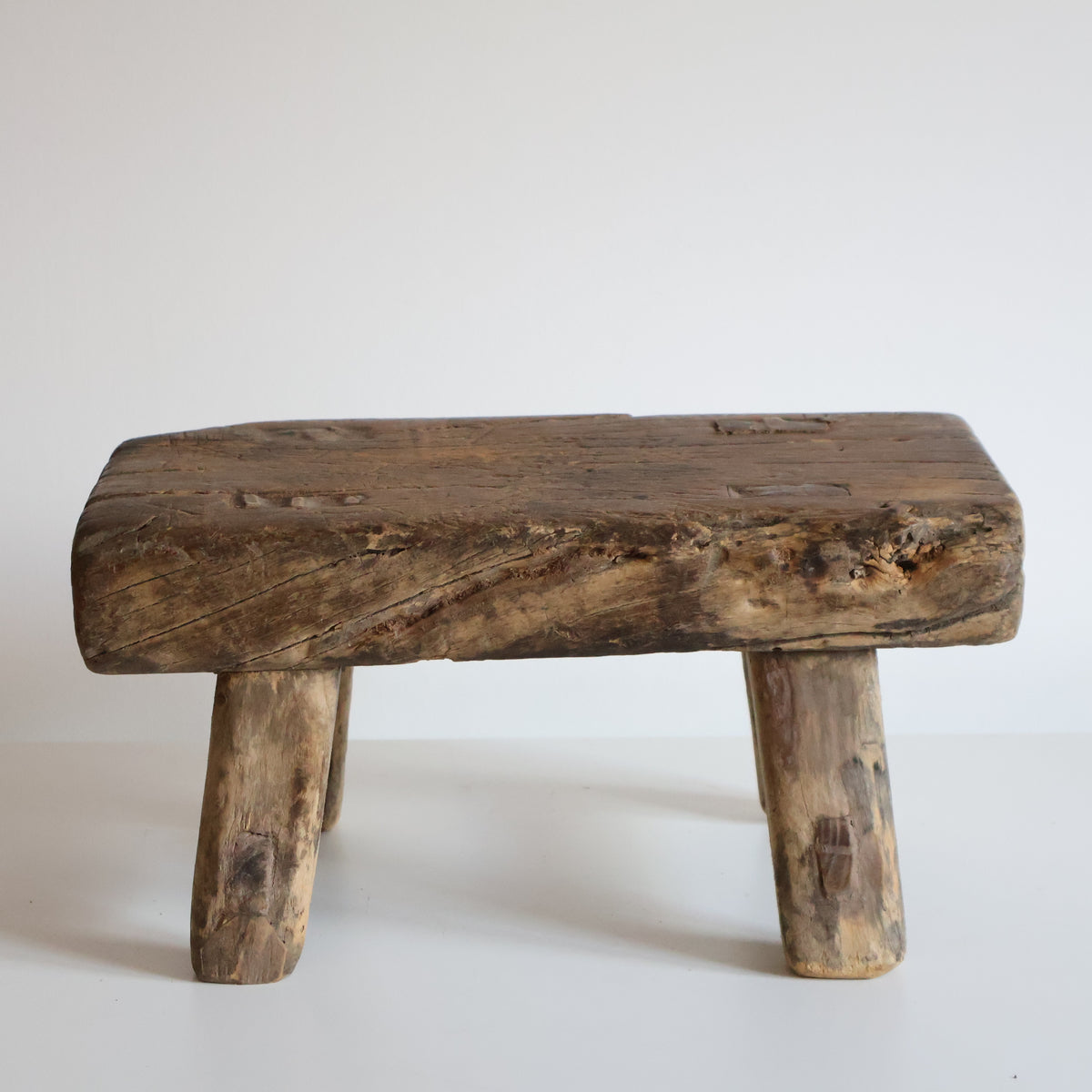 Elm stool - Beatrix