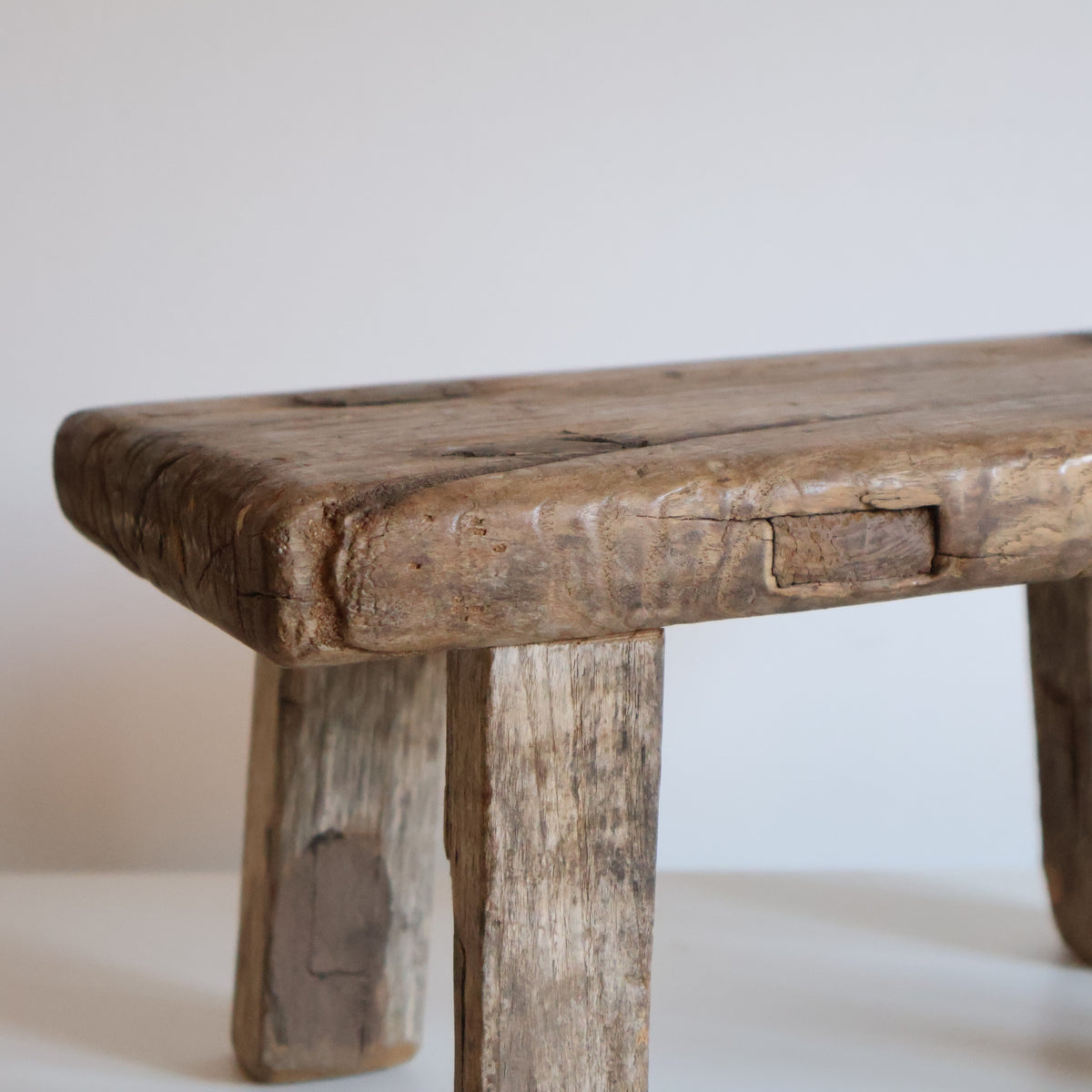 Elm stool - Ottilie
