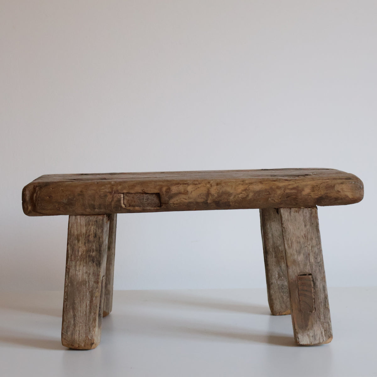 Elm stool - Ottilie