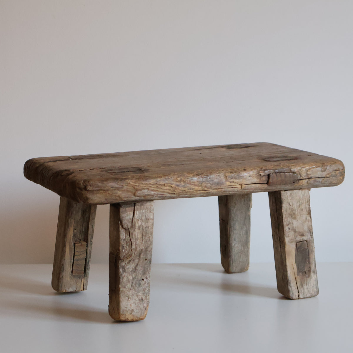 Elm stool - Ottilie