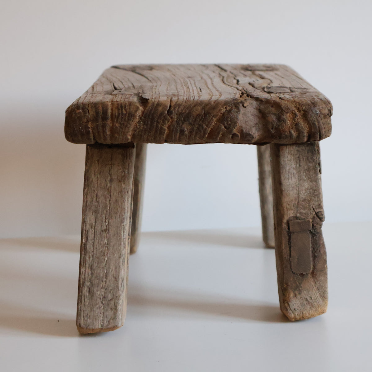 Elm stool - Ottilie