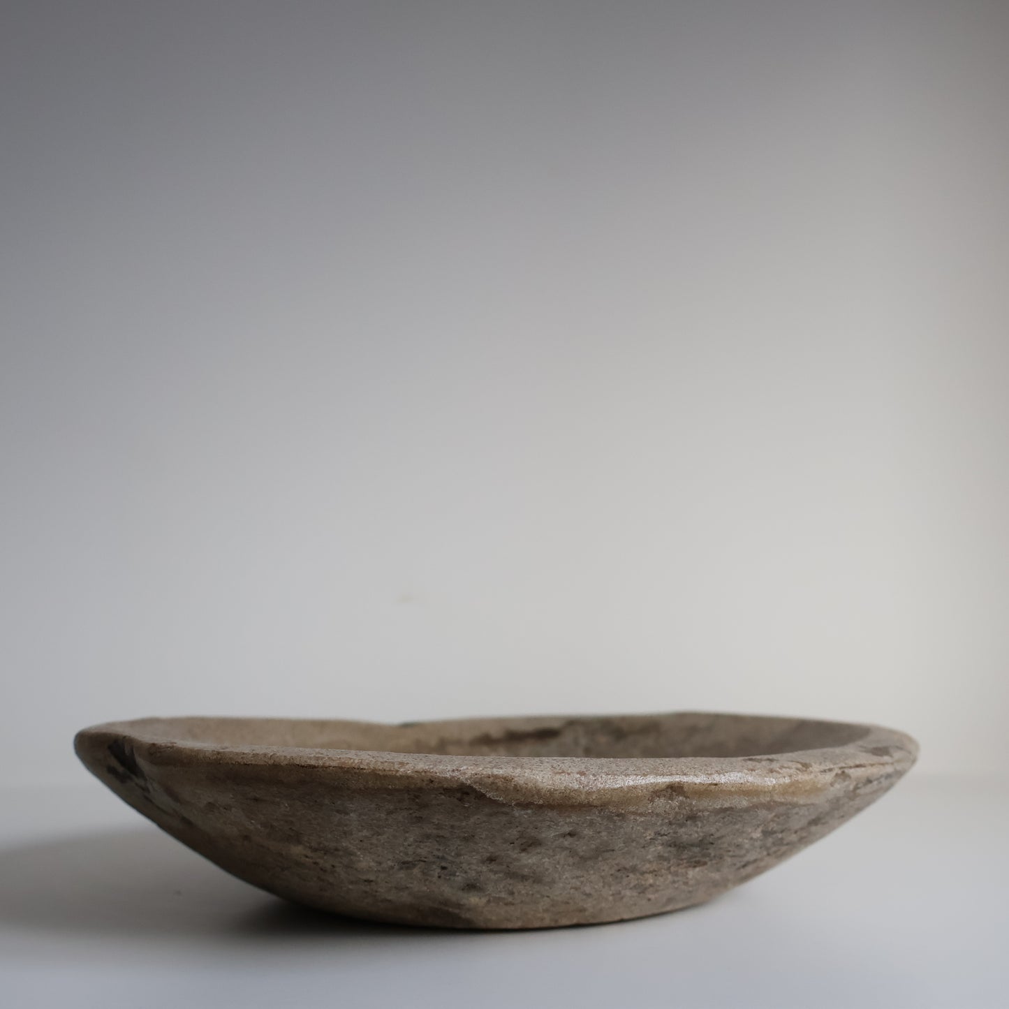 Aged marble bowl - Suri