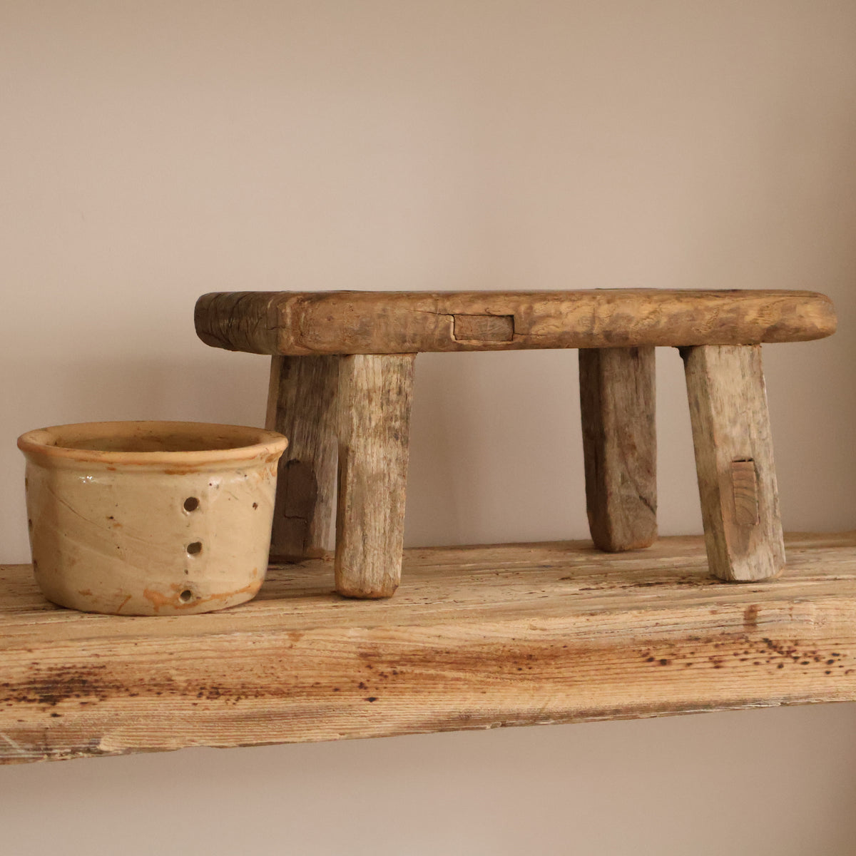 Elm stool - Ottilie