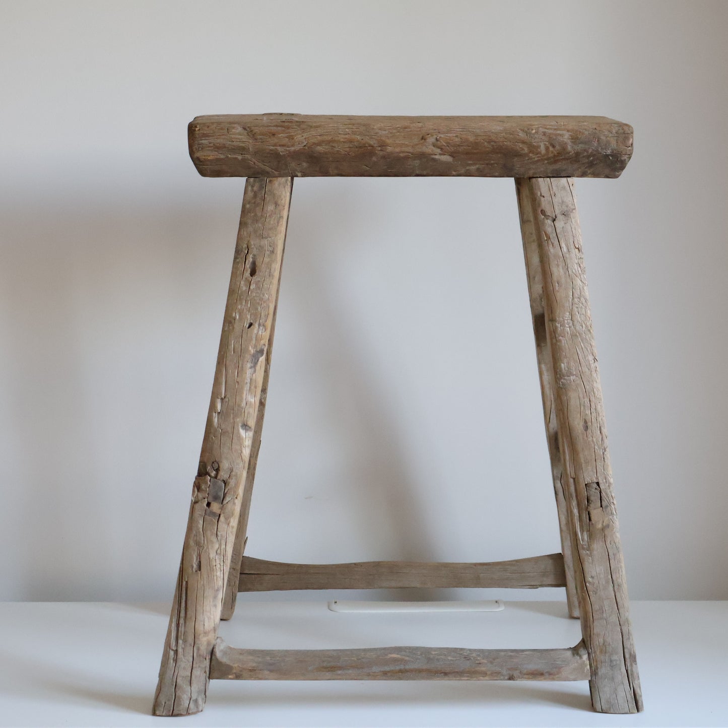 Tall elm stool - Lior