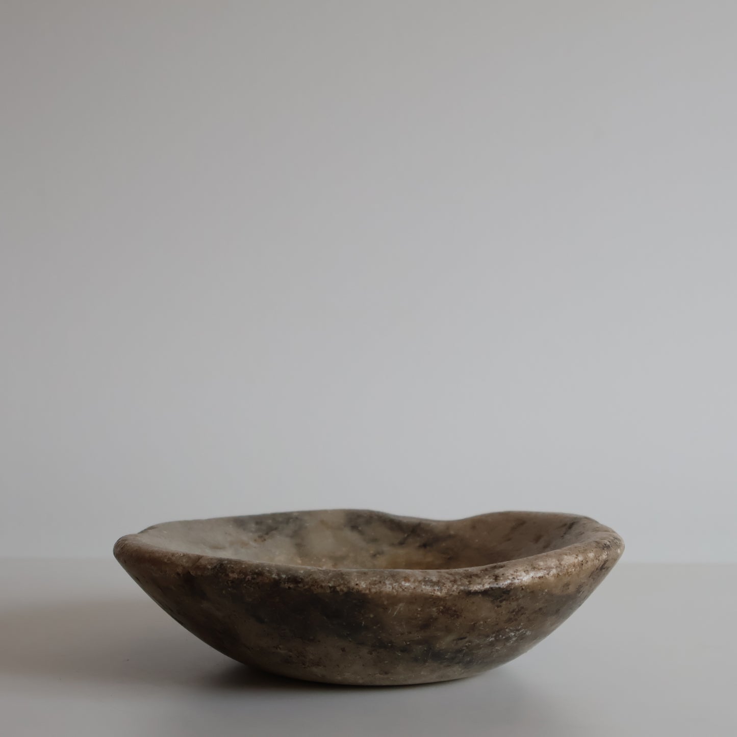 Aged marble bowl - Wini