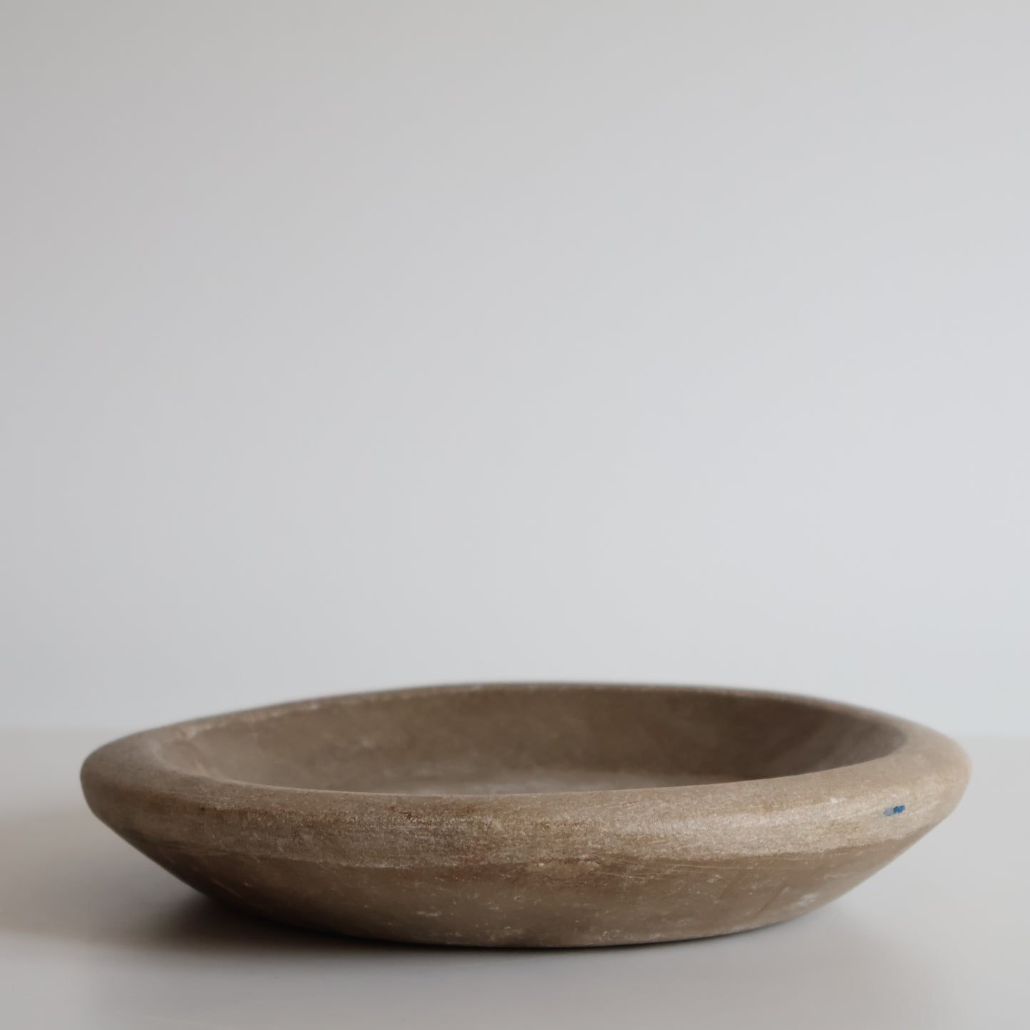 Aged marble bowl - Olin
