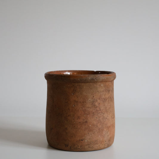 Medium terracotta pot