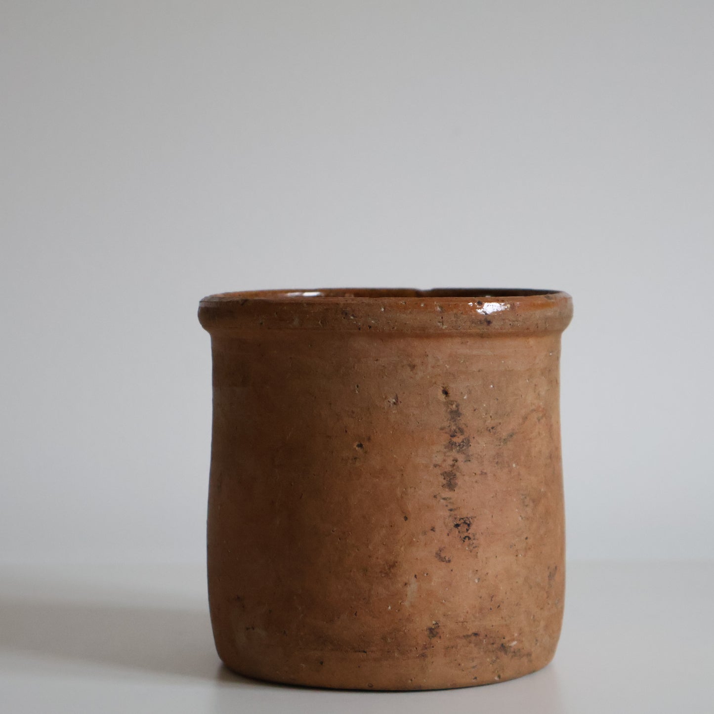 Medium terracotta pot