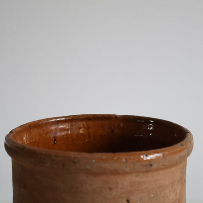 Medium terracotta pot