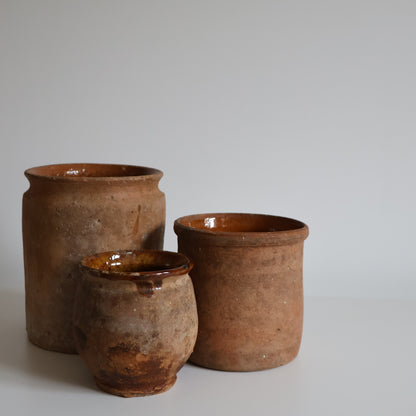 Medium terracotta pot