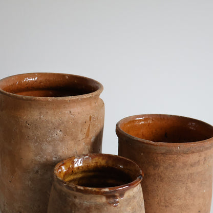 Medium terracotta pot