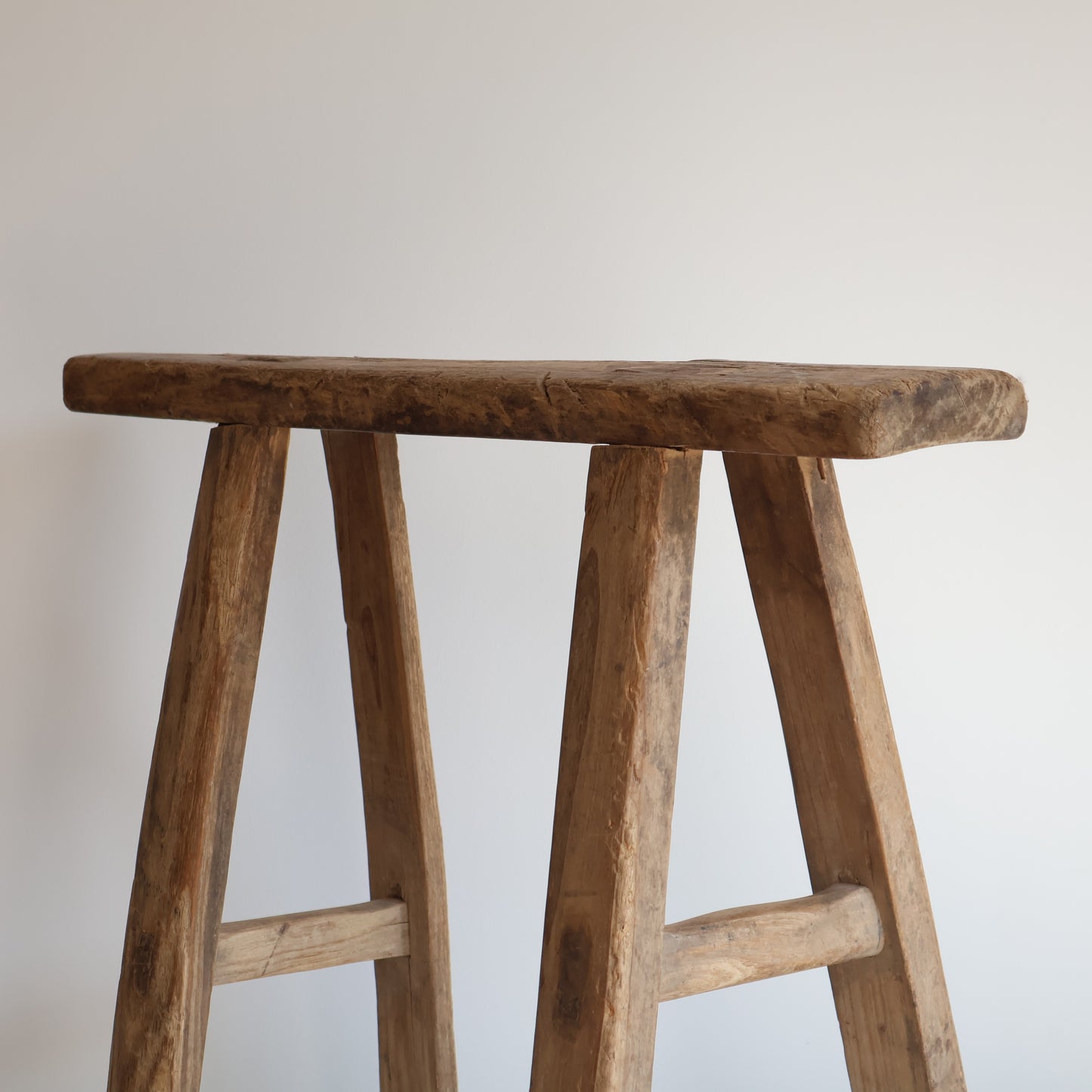 Elm stool - Ollie