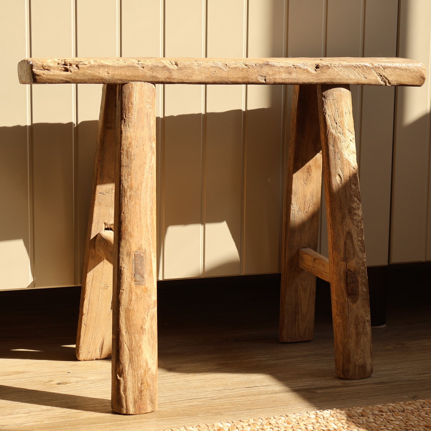 Elm stool - Ollie