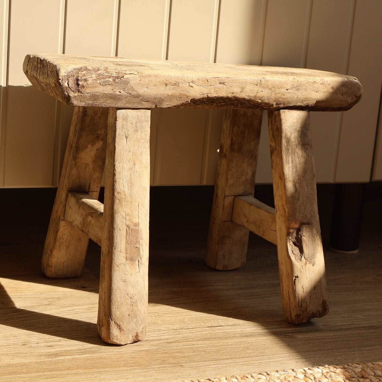 Elm stool - Hetta