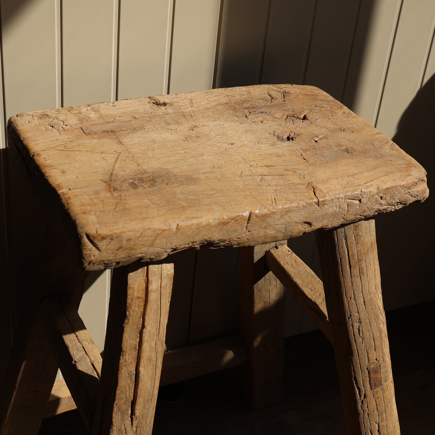 Tall elm stool - Fern